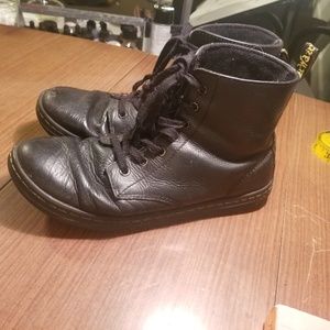 Dr. Marten's Shoreditch Textured Black Leather